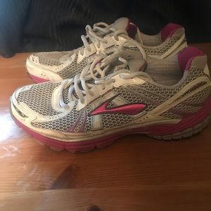 Brooks Adeline GTS women’s  8.5 Shoe